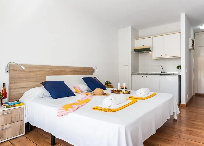 302 Modern, Light, Comfortable With Swimming Pool Апартаменты *